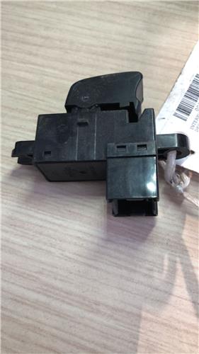 MANDO ELEVALUNAS DELANTERO DERECHO Nissan Primera Berlina (P12)(12.2001->) foto 4