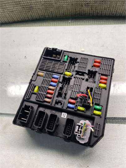 Caja Fusibles/Rele Renault Scenic III (JZ)(2009->)