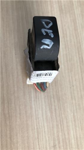 MANDO ELEVALUNAS DELANTERO DERECHO Nissan Primera Berlina (P11)(06.1999->)