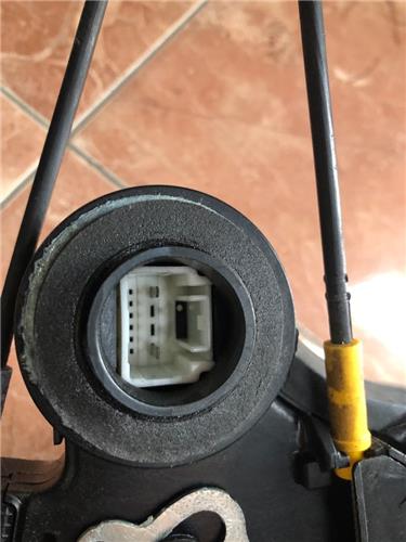 Cerradura Puerta Trasera Derecha Toyota Corolla (E12)(2002->) foto 4