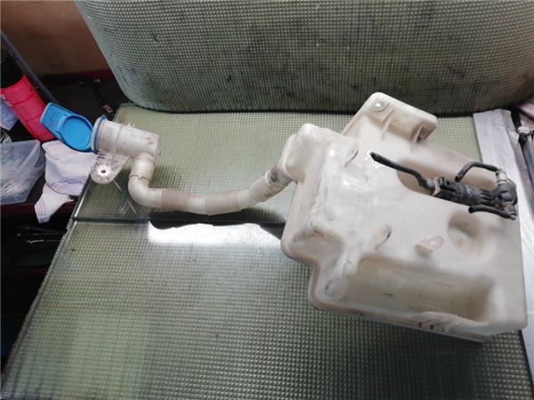 deposito limpiaparabrisas volkswagen golf v 1