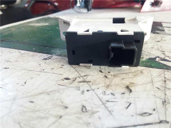 Interruptor Luces Emergencia Ford FOCUS BERLINA foto 3