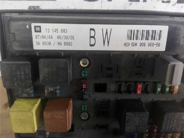 Caja Reles Opel ASTRA H BERLINA foto 3