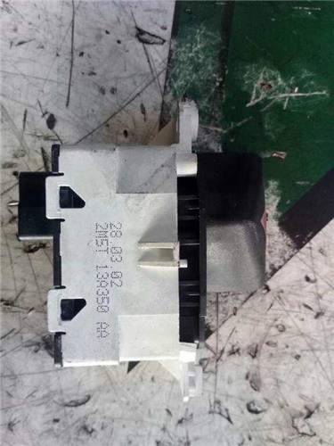 Interruptor Luces Emergencia Ford FOCUS BERLINA foto 2