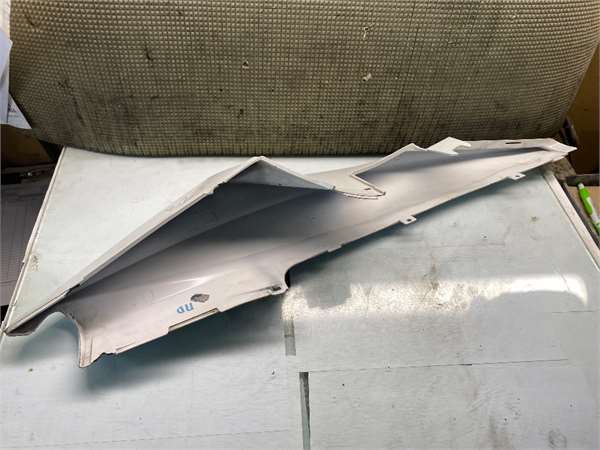 Embellecedor Exterior Puerta Trasera Izquierda YAMAHA YZF-R 125 foto 4