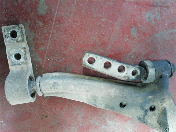 Brazo Inferior Delantero Derecho Nissan Almera Tino (V10M)(05.2000->) foto 2