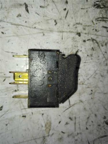 MANDO ELEVALUNAS DELANTERO DERECHO Volkswagen POLO BERLINA foto 2