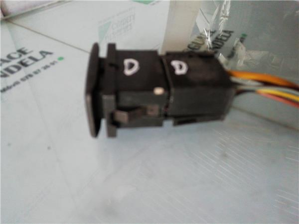MANDO ELEVALUNAS DELANTERO DERECHO Seat Ibiza (6K1)(1993->) foto 3