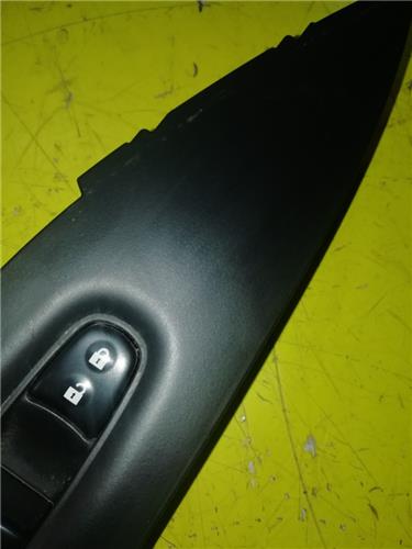 MANDO ELEVALUNAS DELANTERO DERECHO Nissan Qashqai (J11E)(2013->)