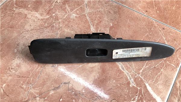 MANDO ELEVALUNAS DELANTERO DERECHO Lexus IS200