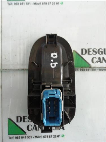 MANDO ELEVALUNAS DELANTERO DERECHO Renault Kangoo II (F/KW0)(2008->) foto 2