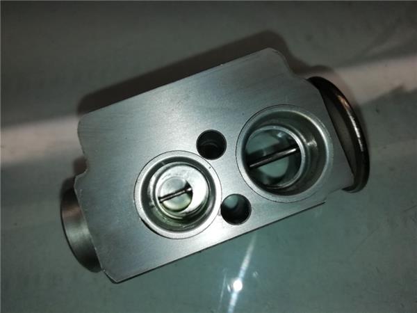 Valvula Expansion Aire Acondicionado BMW Serie 1 Berlina (E81/E87)(2004->) foto 2