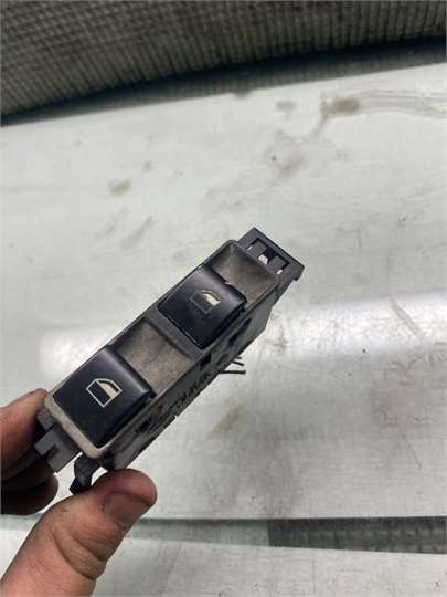 MANDO ELEVALUNAS DELANTERO DERECHO BMW Serie 3 Berlina (E46)(1998->)