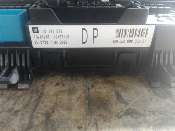 Caja Reles Opel ASTRA H BERLINA foto 2