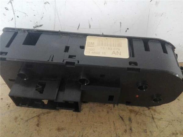 MANDO ELEVALUNAS DELANTERO IZQUIERDO Opel ASTRA H BERLINA foto 2