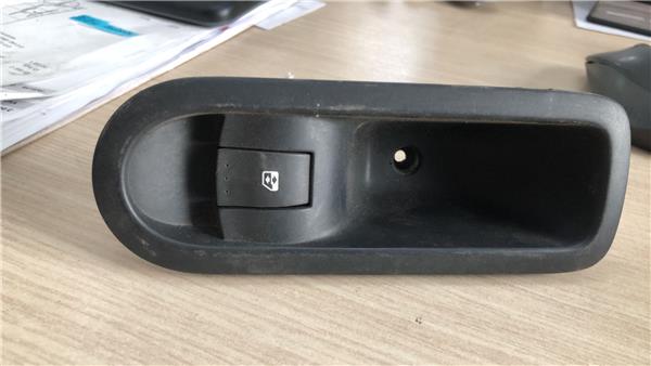 MANDO ELEVALUNAS TRASERO DERECHO Renault Megane II Berlina 5P (10.2002->)