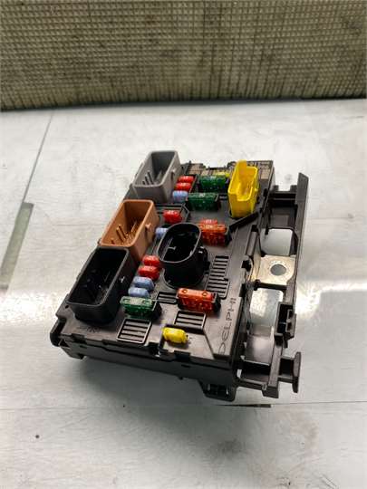 Caja Fusibles/Rele Peugeot 207 (2006->) foto 4