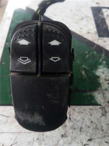 MANDO ELEVALUNAS DELANTERO IZQUIERDO Ford FOCUS BERLINA