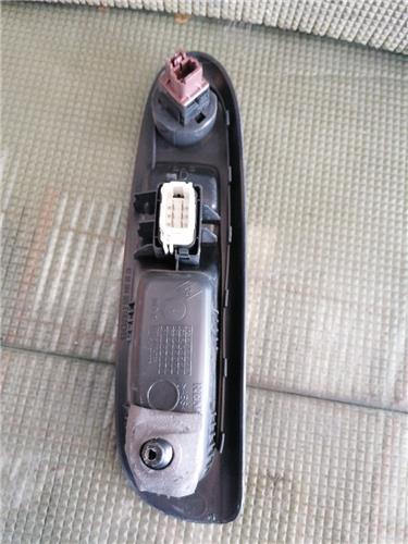 MANDO ELEVALUNAS DELANTERO DERECHO Renault Clio II Fase II (B/CB0)(2001->) foto 2