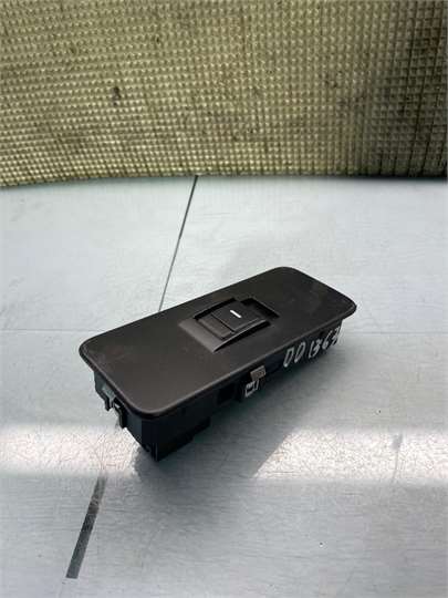 MANDO ELEVALUNAS DELANTERO DERECHO Land Rover Range Rover Sport (01.2005->)