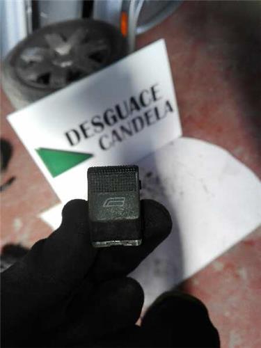 MANDO ELEVALUNAS DELANTERO DERECHO Seat Ibiza (6K1)(08.1999->) foto 2