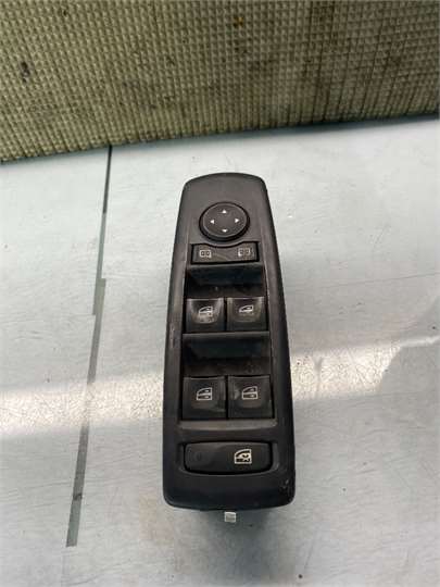 MANDO ELEVALUNAS DELANTERO IZQUIERDO Renault Megane III Sport Tourer (2009->)