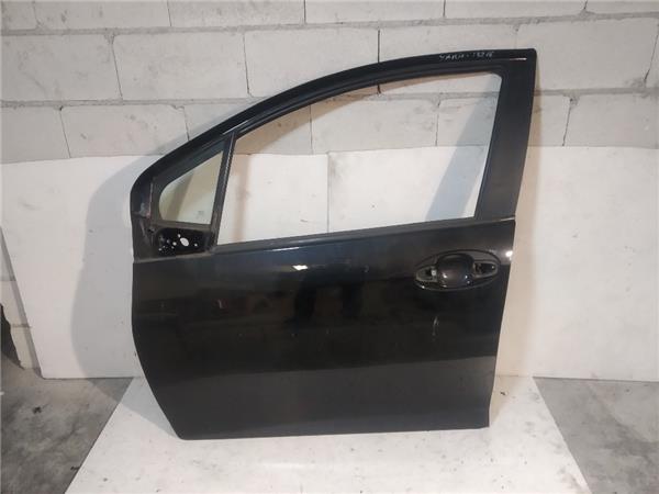 puerta delantera izquierda toyota yaris xp13