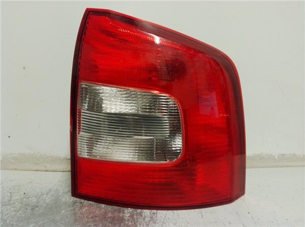 piloto trasero derecho skoda octavia combi 5e