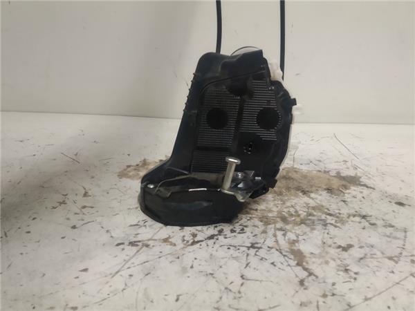 cerradura puerta trasera derecha toyota yaris