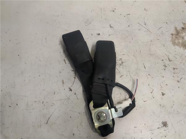 anclaje cinturon trasero izquierdo toyota yar