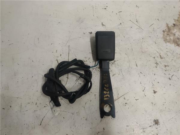 anclaje cinturon delantero izquierdo toyota y