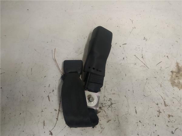 anclaje cinturon trasero derecho toyota yaris