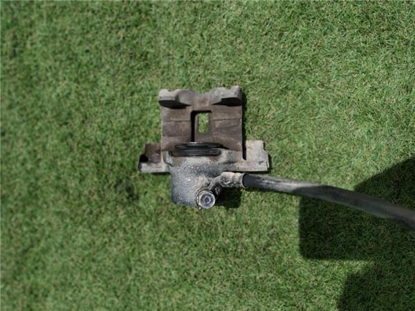 pinza freno trasero izquierda toyota land cru