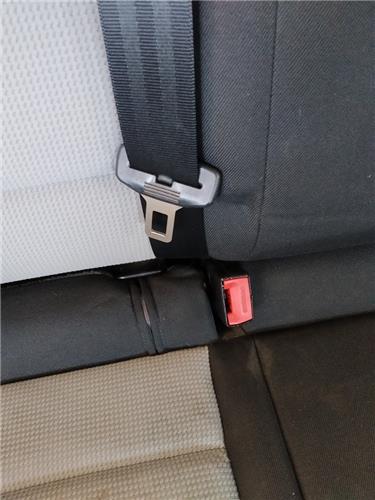 anclaje cinturon trasero derecho skoda octavi