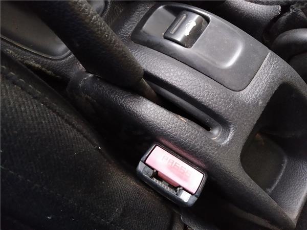anclaje cinturon delantero izquierdo peugeot
