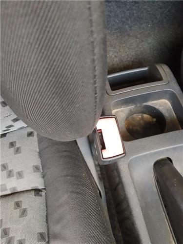 anclaje cinturon delantero derecho skoda fabi