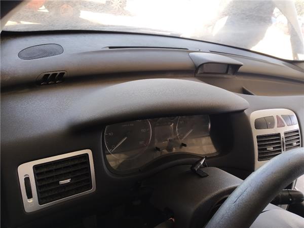 salpicadero peugeot 307 berlina s2 062005 16