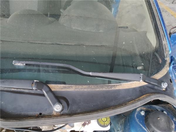 brazo limpiaparabrisas delantero izquierdo pe