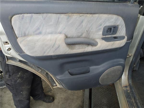 guarnecido puerta trasera izquierda toyota la