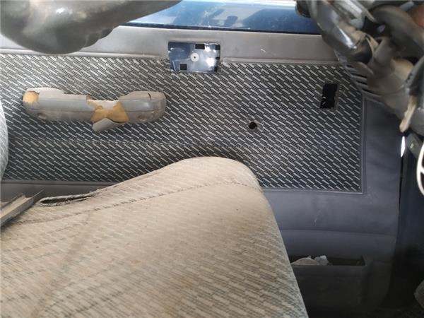 guarnecido puerta delantera izquierda toyota