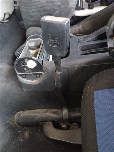 anclaje cinturon delantero derecho volkswagen