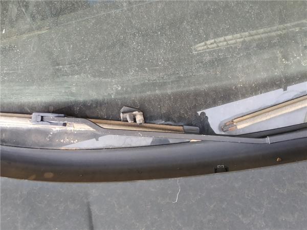 brazo limpiaparabrisas delantero derecho volk