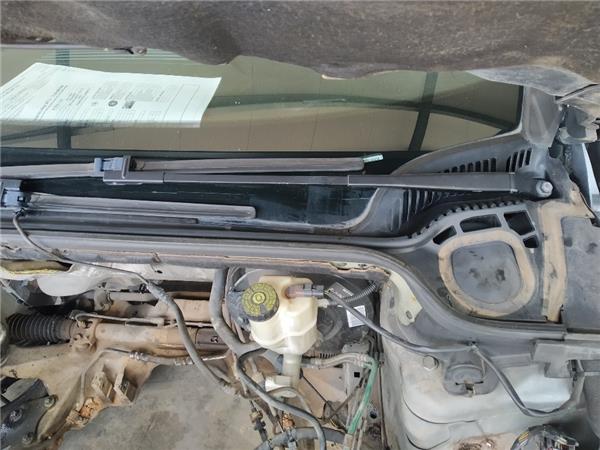 brazo limpiaparabrisas delantero izquierdo pe