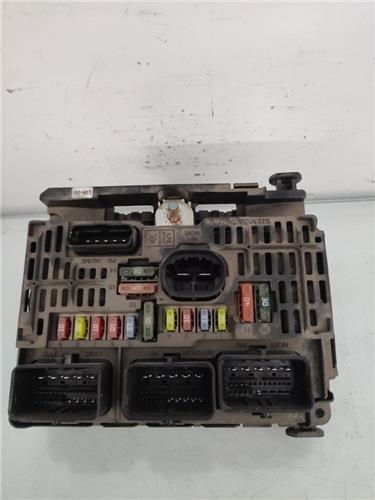 caja fusiblesrele peugeot 307 berlina s2 0620