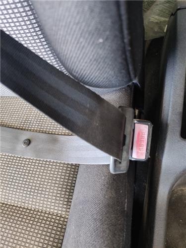 anclaje cinturon delantero derecho peugeot 30