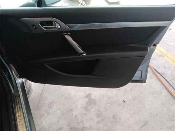guarnecido puerta delantera derecha peugeot 4
