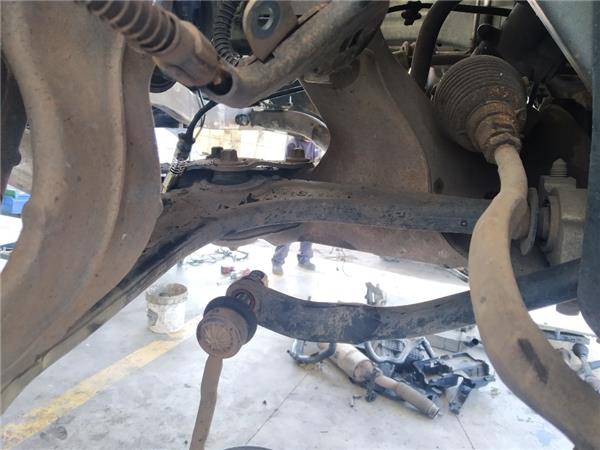 brazo inferior delantero izquierdo peugeot 40