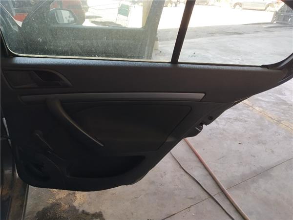 guarnecido puerta trasera derecha skoda octav