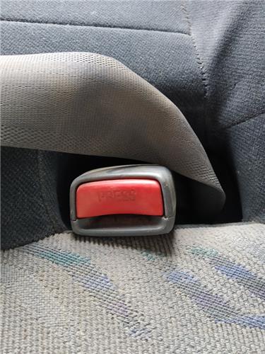 anclaje cinturon trasero izquierdo toyota lan