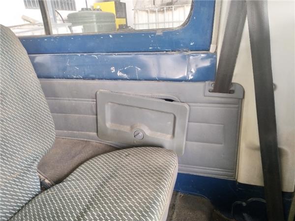 guarnecido puerta trasera izquierda toyota la